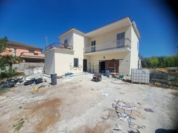 casa indipendente in vendita a Genzano di Roma