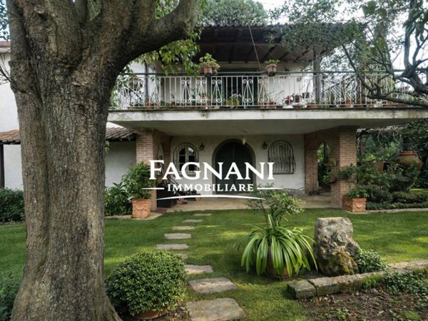 casa indipendente in vendita a Genzano di Roma in zona Colle di Cicerone