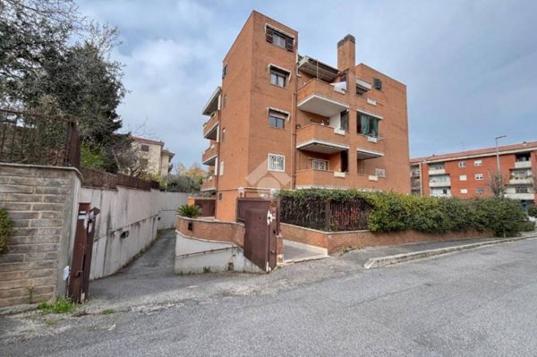 negozio in vendita a Genzano di Roma