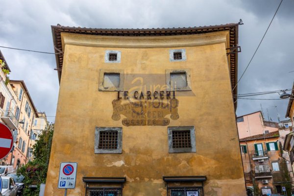 locale commerciale in vendita a Genzano di Roma