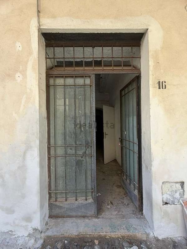 locale commerciale in vendita a Genzano di Roma