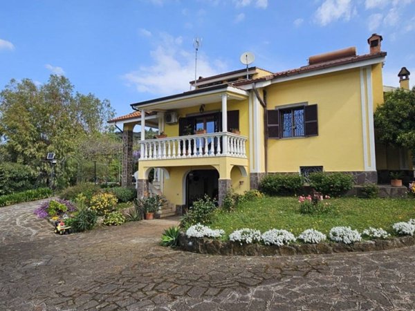 casa indipendente in vendita a Genzano di Roma in zona Landi