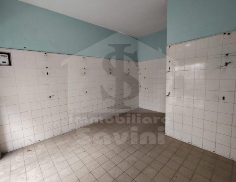 locale commerciale in vendita a Genzano di Roma