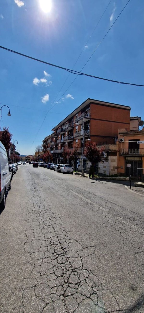 locale commerciale in vendita a Genzano di Roma