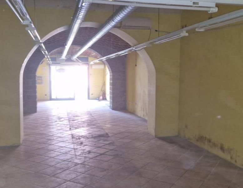locale commerciale in vendita a Genzano di Roma