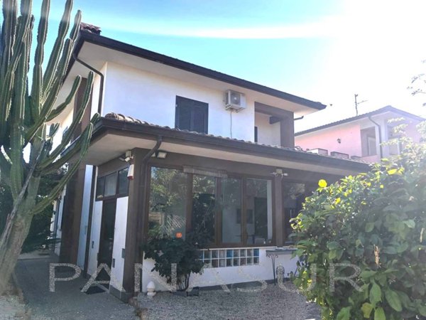 casa indipendente in vendita a Genzano di Roma in zona Landi