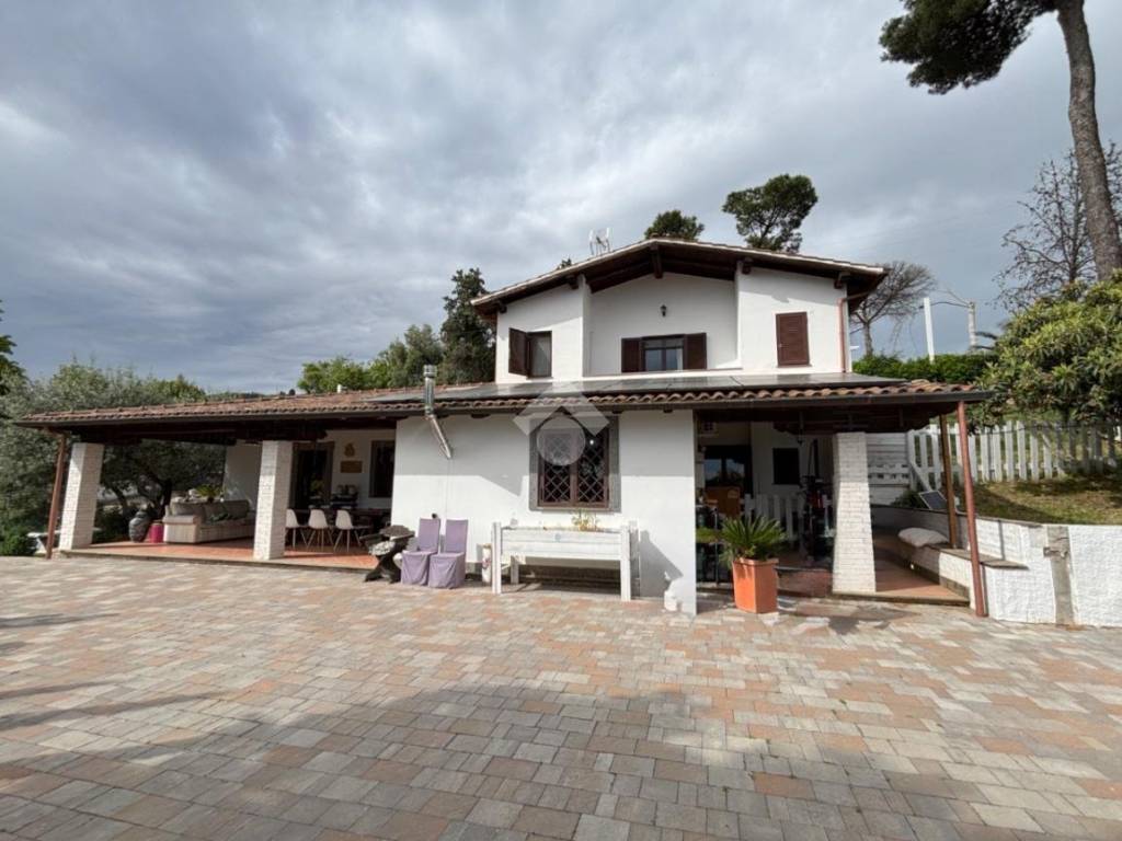 casa indipendente in vendita a Genzano di Roma in zona Landi