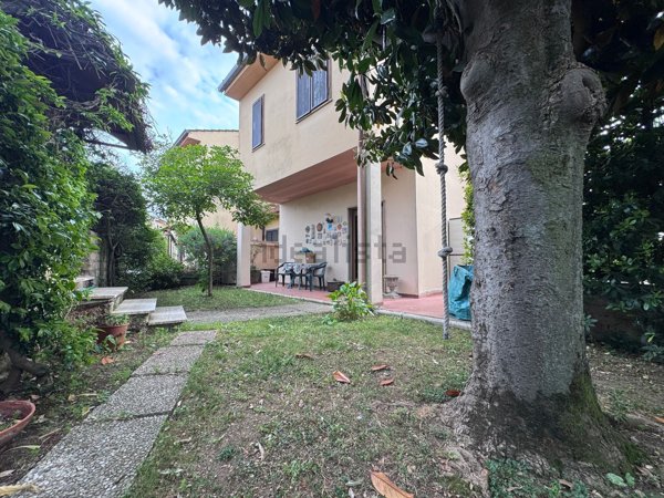 casa indipendente in vendita a Genzano di Roma