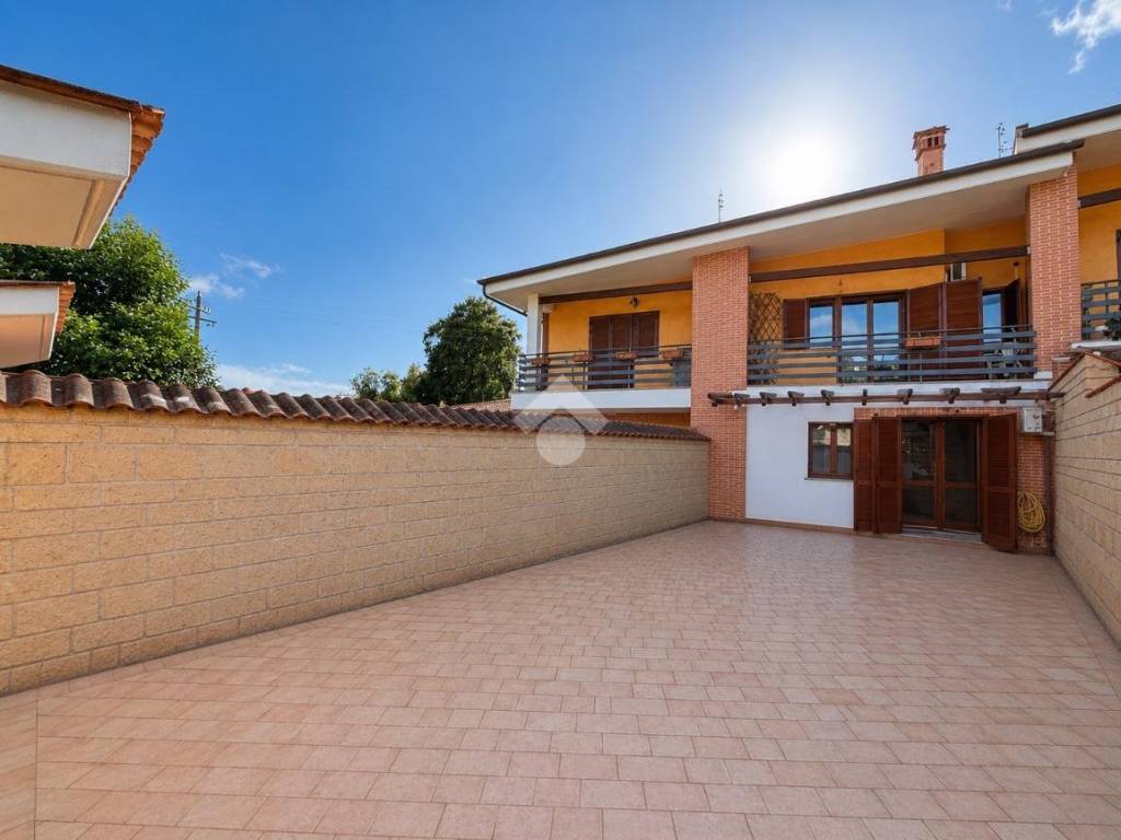 casa indipendente in vendita a Genzano di Roma in zona Landi