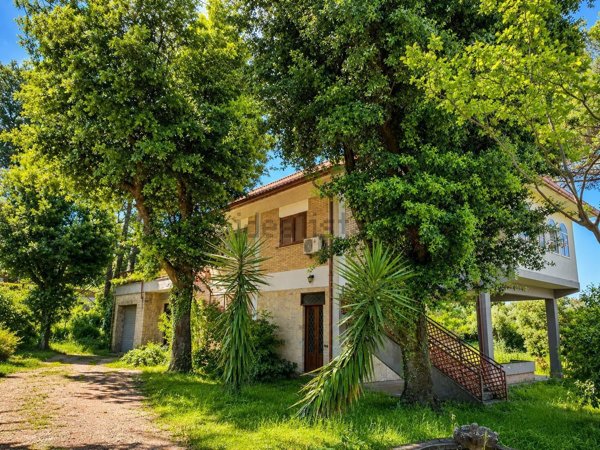 casa indipendente in vendita a Genzano di Roma