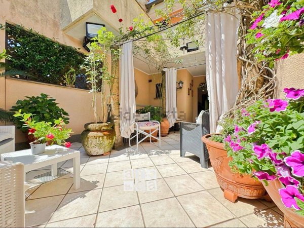 casa indipendente in vendita a Genzano di Roma