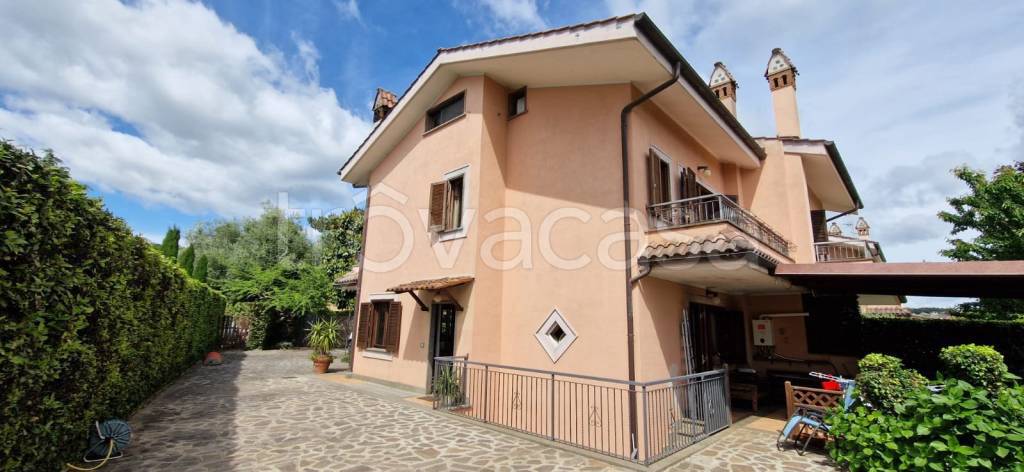 casa indipendente in vendita a Genzano di Roma