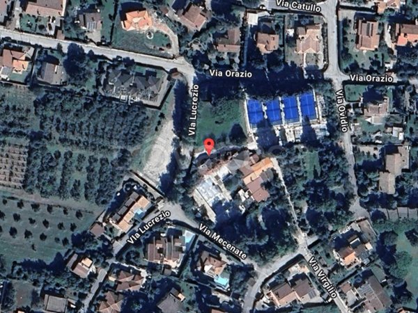 negozio in vendita a Genzano di Roma in zona Colle di Cicerone