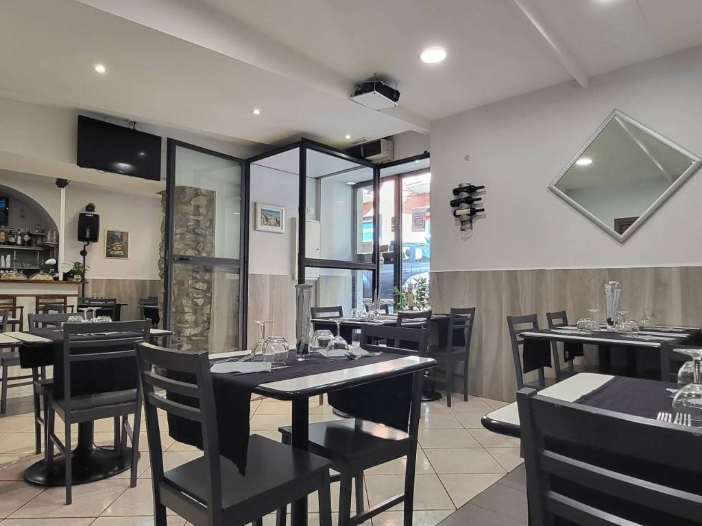 negozio in vendita a Genzano di Roma