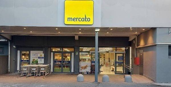 negozio in vendita a Genzano di Roma in zona Landi