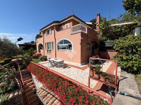 casa indipendente in vendita a Genzano di Roma