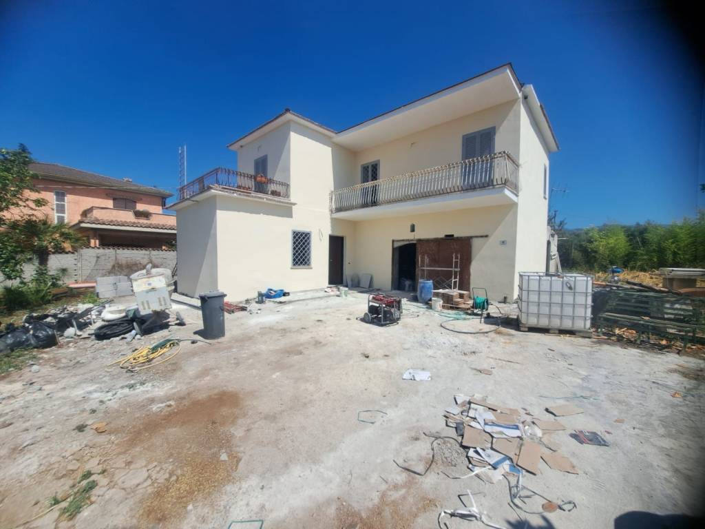 casa indipendente in vendita a Genzano di Roma in zona Landi