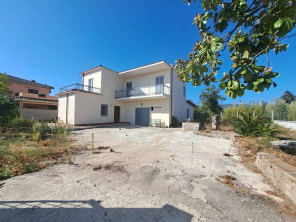 casa indipendente in vendita a Genzano di Roma in zona Landi