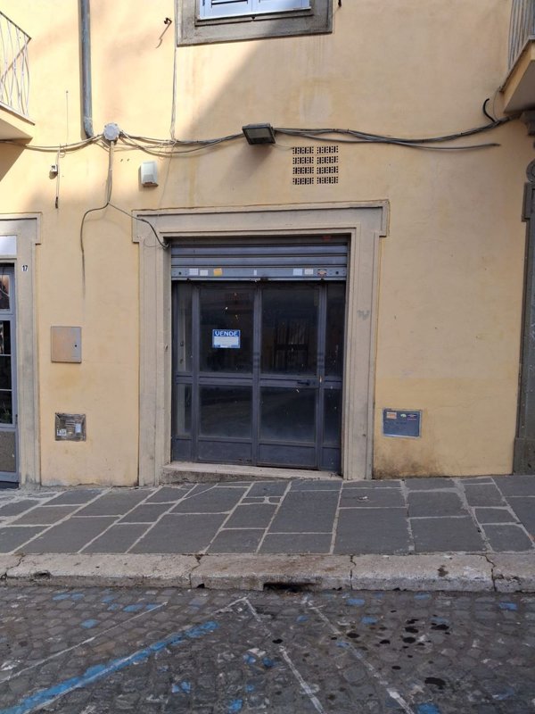 locale commerciale in vendita a Genzano di Roma