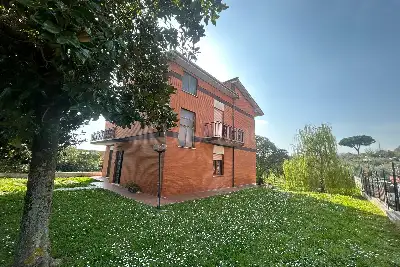 casa indipendente in vendita a Genzano di Roma in zona Colle di Cicerone