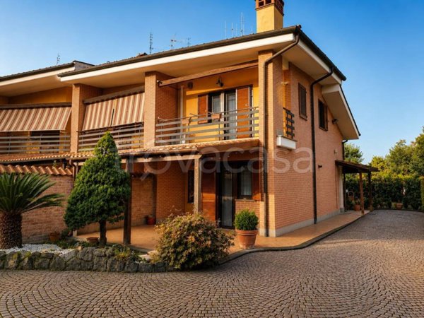 casa indipendente in vendita a Genzano di Roma in zona Landi