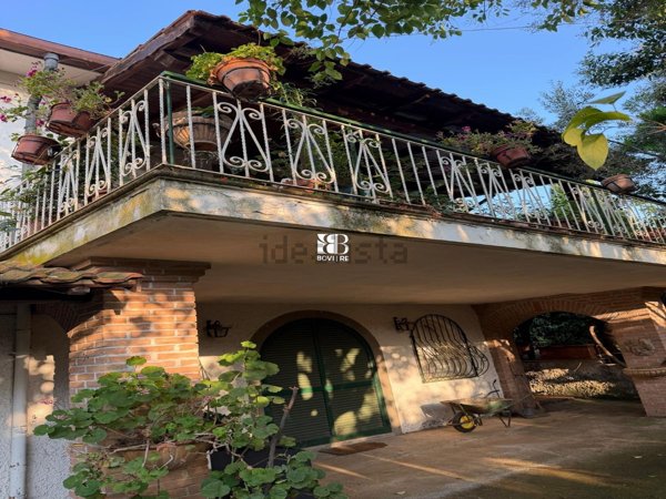 casa indipendente in vendita a Genzano di Roma in zona Colle di Cicerone