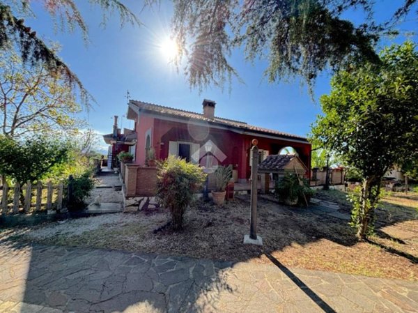 casa indipendente in vendita a Genzano di Roma in zona Muti