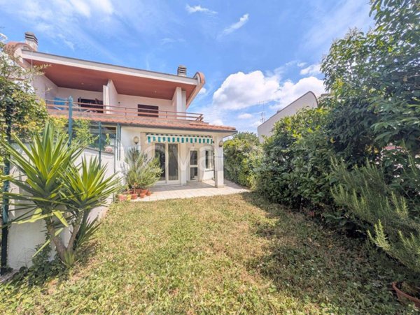 casa indipendente in vendita a Genzano di Roma