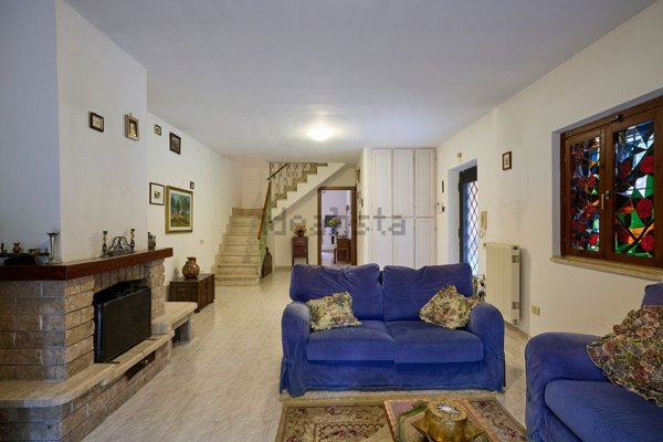 casa indipendente in vendita a Genzano di Roma in zona Colle di Cicerone
