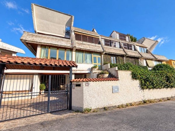 casa indipendente in vendita a Genzano di Roma
