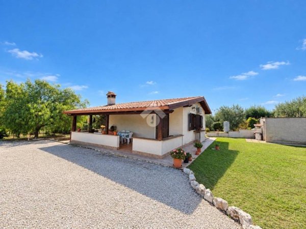 casa indipendente in vendita a Genzano di Roma in zona Landi
