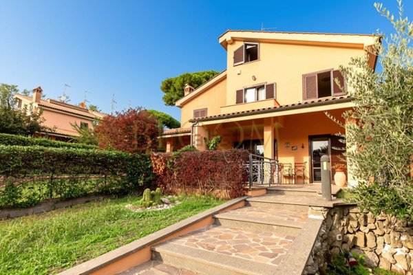 casa indipendente in vendita a Genzano di Roma