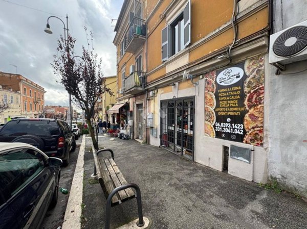 locale commerciale in vendita a Genzano di Roma