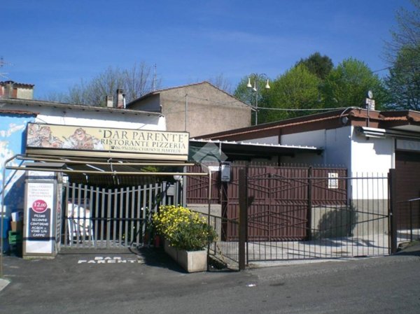 locale commerciale in vendita a Genzano di Roma