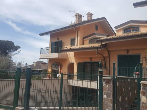 casa indipendente in vendita a Grottaferrata