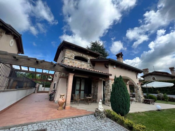 casa indipendente in vendita a Grottaferrata in zona Molara