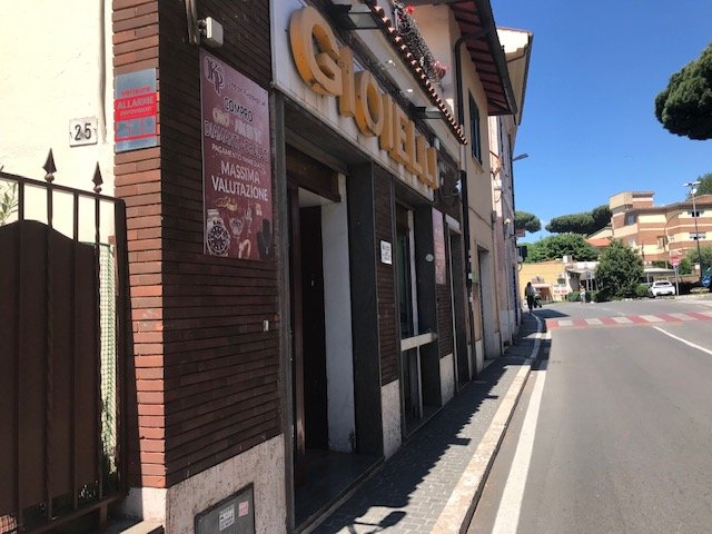 negozio in vendita a Grottaferrata