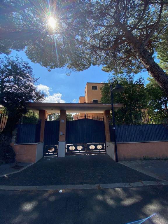 casa indipendente in vendita a Grottaferrata