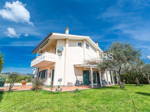 casa indipendente in vendita a Grottaferrata