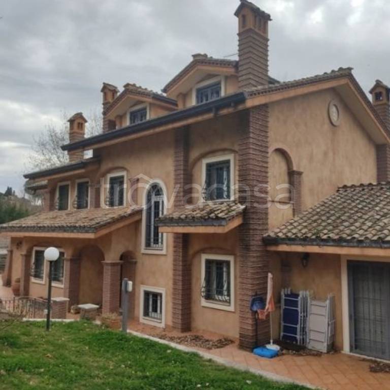 casa indipendente in vendita a Grottaferrata