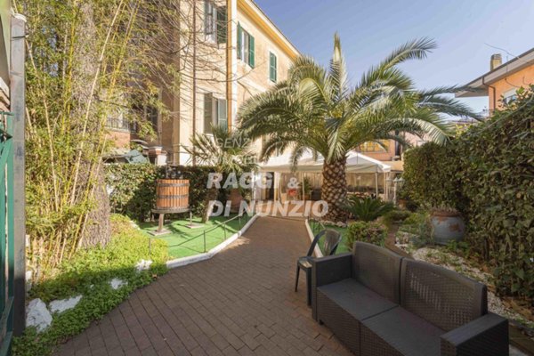 negozio in vendita a Grottaferrata