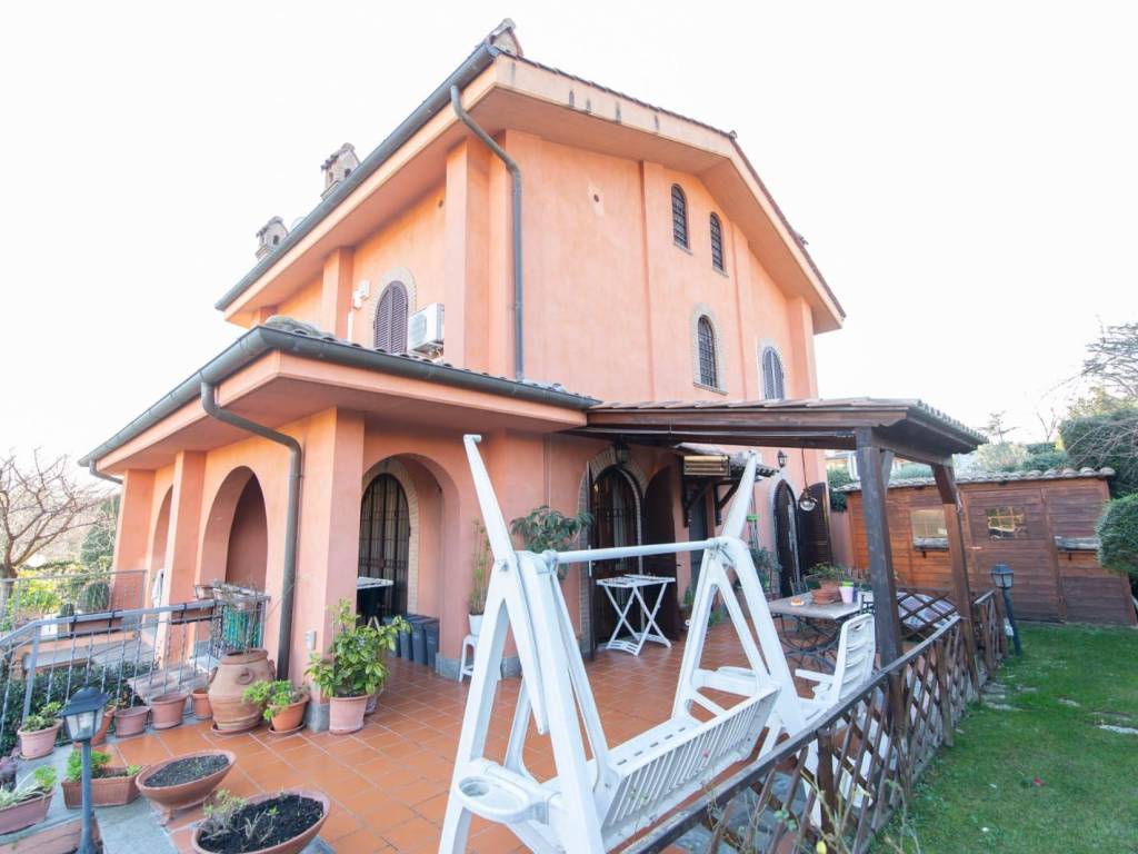 casa indipendente in vendita a Grottaferrata