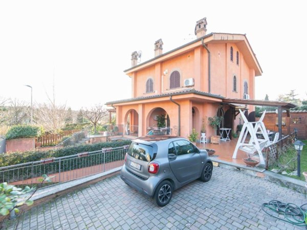casa indipendente in vendita a Grottaferrata