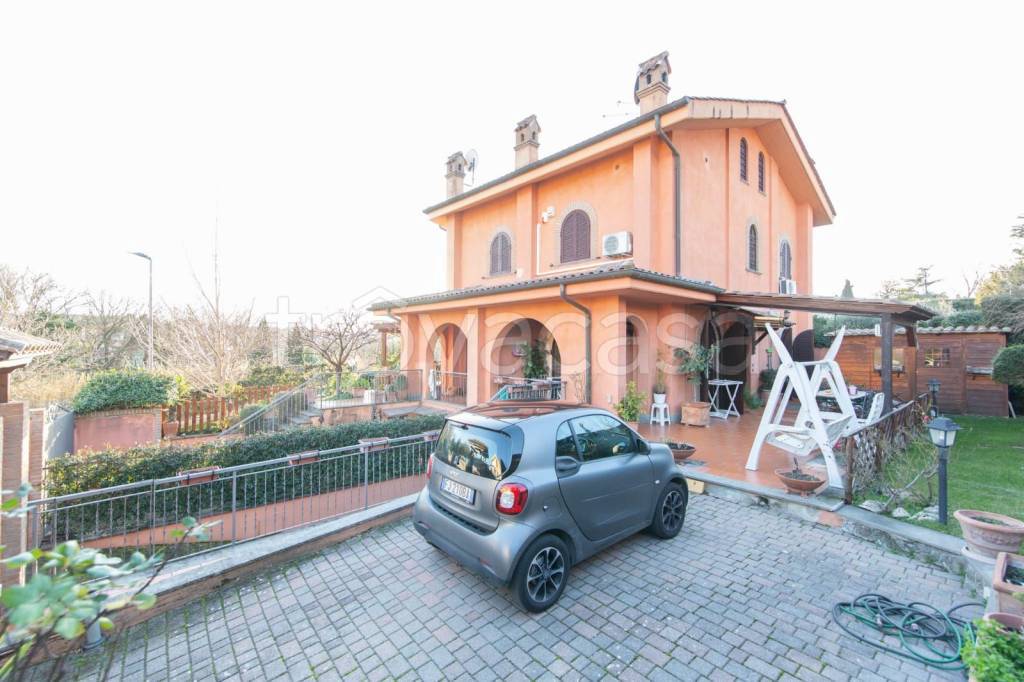 casa indipendente in vendita a Grottaferrata
