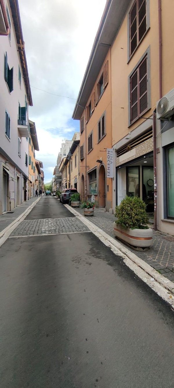 locale commerciale in vendita a Grottaferrata