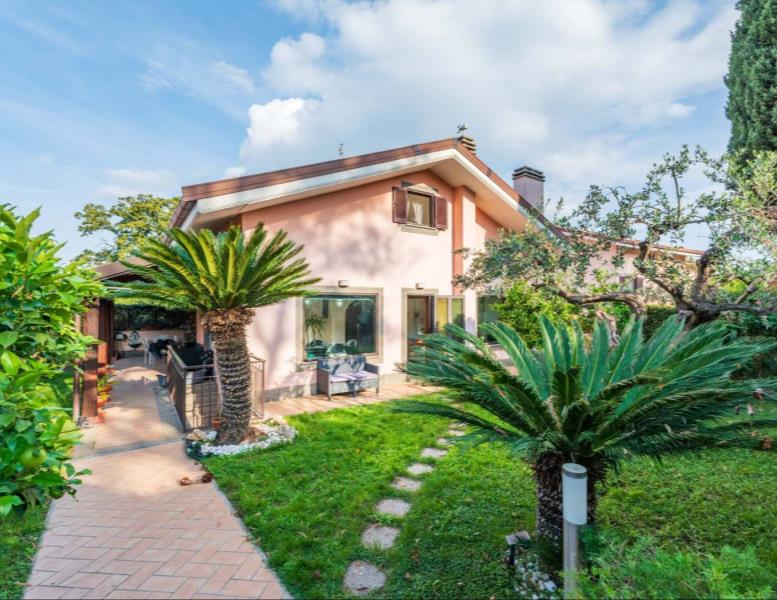 casa indipendente in vendita a Grottaferrata