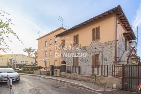 casa indipendente in vendita a Grottaferrata