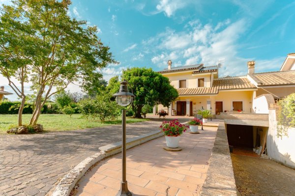 casa indipendente in vendita a Grottaferrata