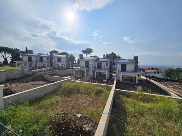casa indipendente in vendita a Grottaferrata