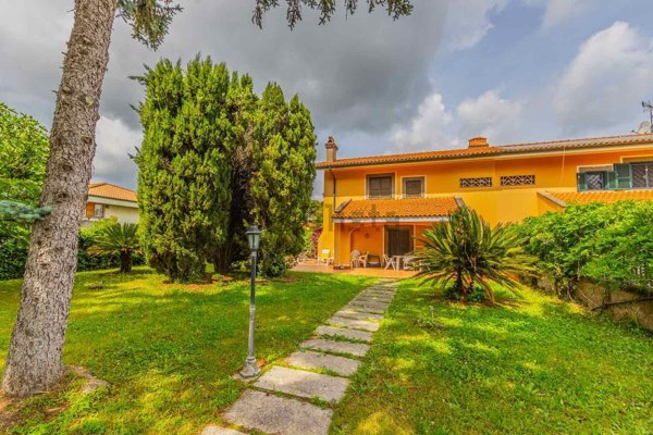 casa indipendente in vendita a Grottaferrata